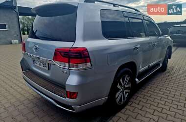 Внедорожник / Кроссовер Toyota Land Cruiser 2018 в 