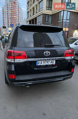 Позашляховик / Кросовер Toyota Land Cruiser 2017 в 