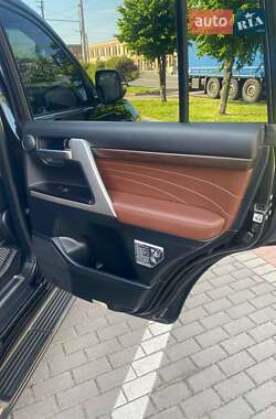 Внедорожник / Кроссовер Toyota Land Cruiser 2020 в 