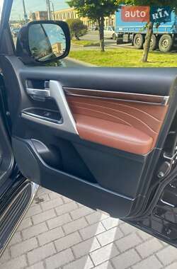 Внедорожник / Кроссовер Toyota Land Cruiser 2020 в 