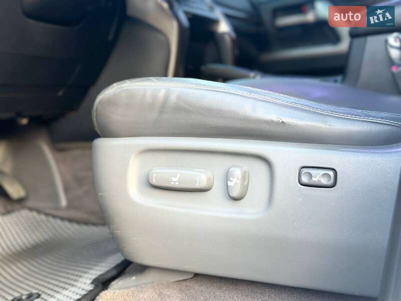 Позашляховик / Кросовер Toyota Land Cruiser 2008 в Луцьку