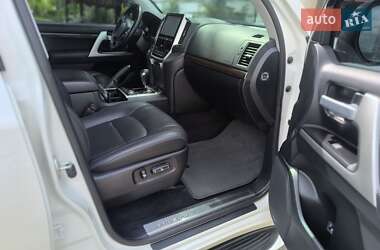 Внедорожник / Кроссовер Toyota Land Cruiser 2018 в 
