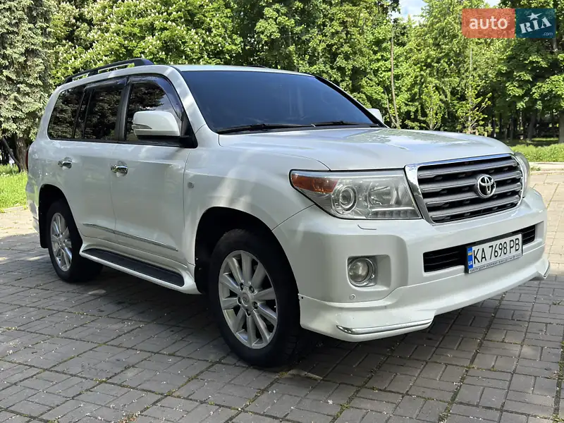 Toyota Land Cruiser 2011