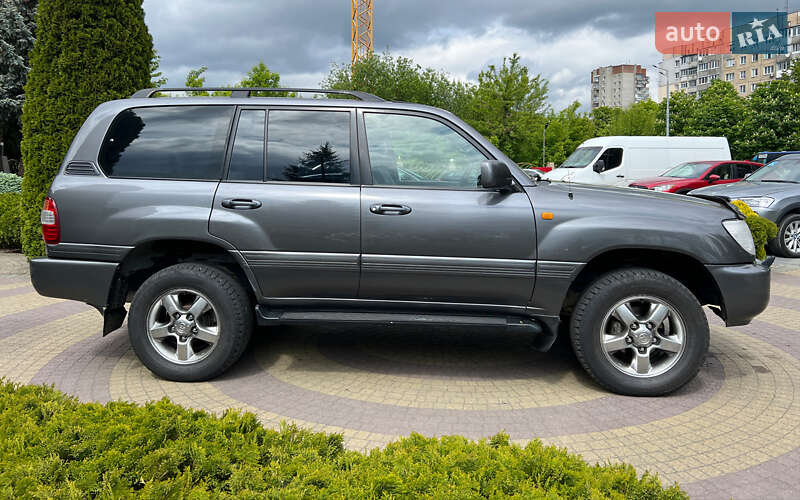 Внедорожник / Кроссовер Toyota Land Cruiser 2006 в Львове