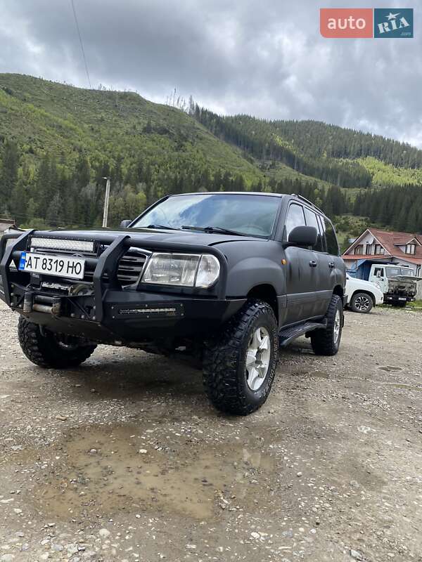 Внедорожник / Кроссовер Toyota Land Cruiser 2003 в Черновцах