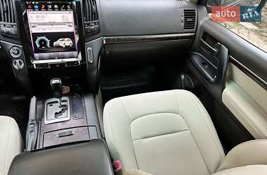 Внедорожник / Кроссовер Toyota Land Cruiser 2010 в 