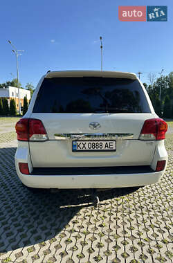 Внедорожник / Кроссовер Toyota Land Cruiser 2012 в 