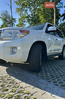 Внедорожник / Кроссовер Toyota Land Cruiser 2012 в 