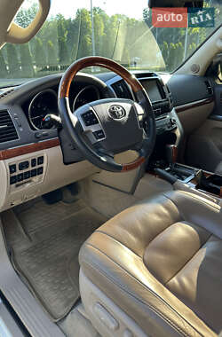 Внедорожник / Кроссовер Toyota Land Cruiser 2012 в 