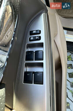 Внедорожник / Кроссовер Toyota Land Cruiser 2012 в 