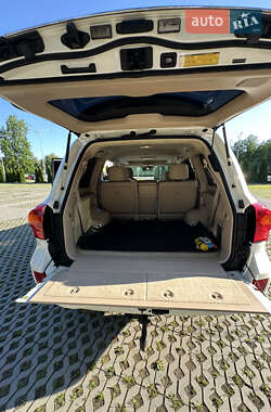 Внедорожник / Кроссовер Toyota Land Cruiser 2012 в 