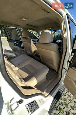 Внедорожник / Кроссовер Toyota Land Cruiser 2012 в 