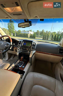 Внедорожник / Кроссовер Toyota Land Cruiser 2012 в 