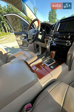 Внедорожник / Кроссовер Toyota Land Cruiser 2012 в 