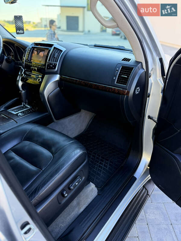 Позашляховик / Кросовер Toyota Land Cruiser 2013 в Луцьку