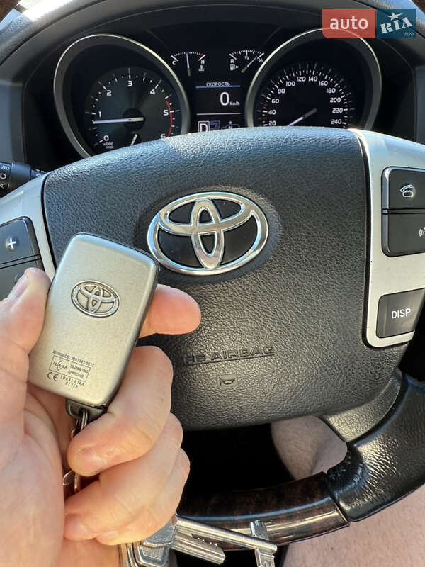 Позашляховик / Кросовер Toyota Land Cruiser 2013 в Луцьку