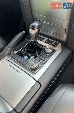 Внедорожник / Кроссовер Toyota Land Cruiser 2020 в 