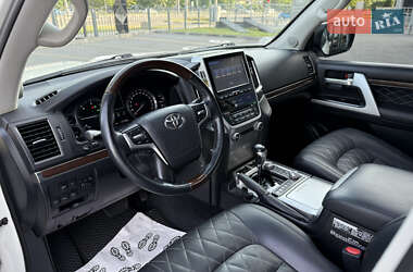 Позашляховик / Кросовер Toyota Land Cruiser 2017 в 