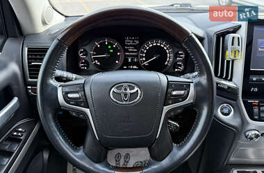 Позашляховик / Кросовер Toyota Land Cruiser 2017 в 