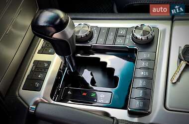 Внедорожник / Кроссовер Toyota Land Cruiser 2020 в 