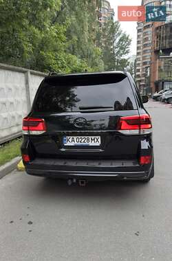 Позашляховик / Кросовер Toyota Land Cruiser 2016 в 