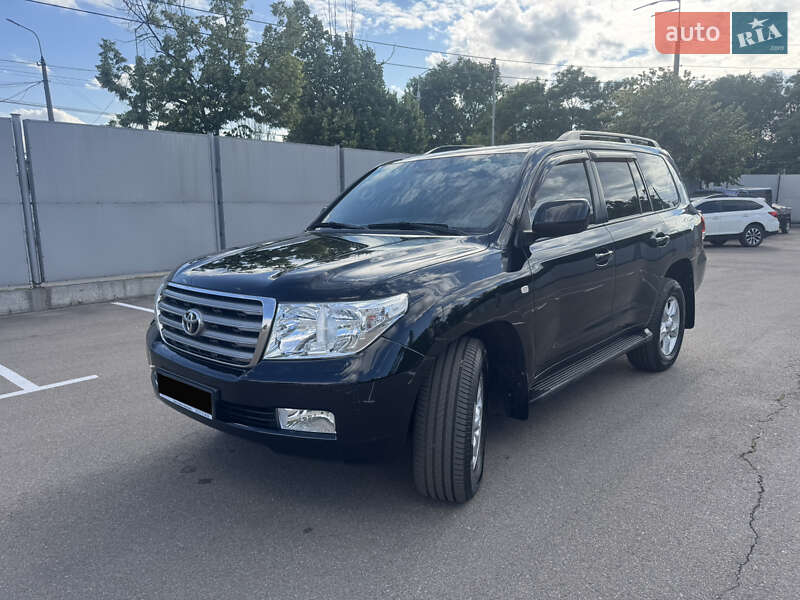 Toyota Land Cruiser 2011