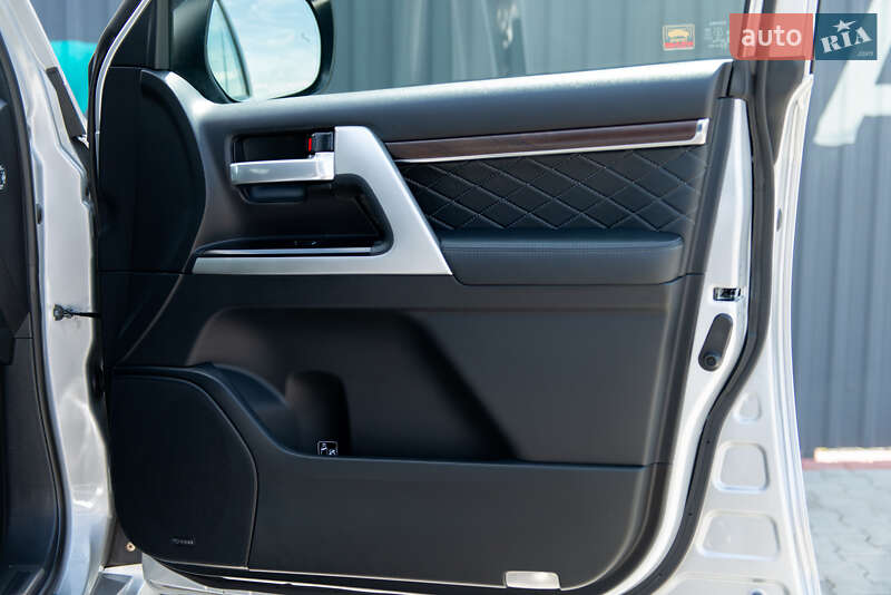 Внедорожник / Кроссовер Toyota Land Cruiser 2018 в Мукачево