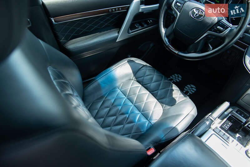 Внедорожник / Кроссовер Toyota Land Cruiser 2018 в Мукачево