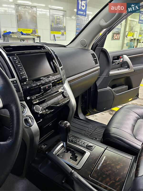 Внедорожник / Кроссовер Toyota Land Cruiser 2013 в Черновцах