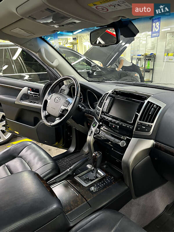 Внедорожник / Кроссовер Toyota Land Cruiser 2013 в Черновцах
