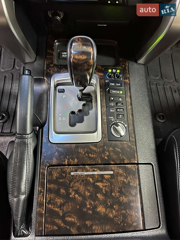 Внедорожник / Кроссовер Toyota Land Cruiser 2013 в Черновцах