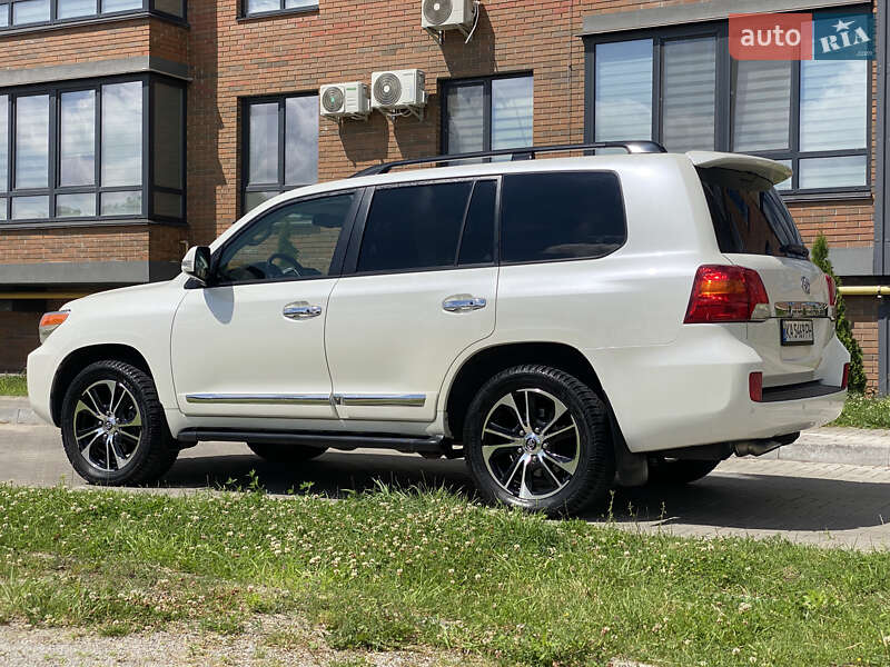 Позашляховик / Кросовер Toyota Land Cruiser 2013 в Києві