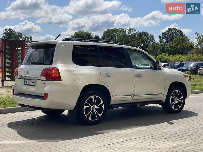 Позашляховик / Кросовер Toyota Land Cruiser 2013 в Києві