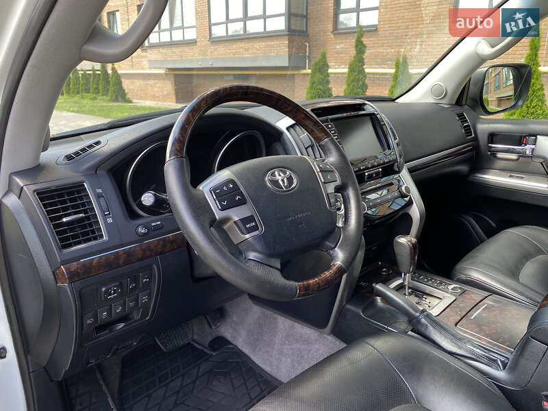 Позашляховик / Кросовер Toyota Land Cruiser 2013 в Києві
