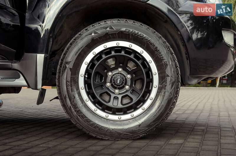 Внедорожник / Кроссовер Toyota Land Cruiser 2007 в Каменском