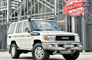 Позашляховик / Кросовер Toyota Land Cruiser 2014 в Києві