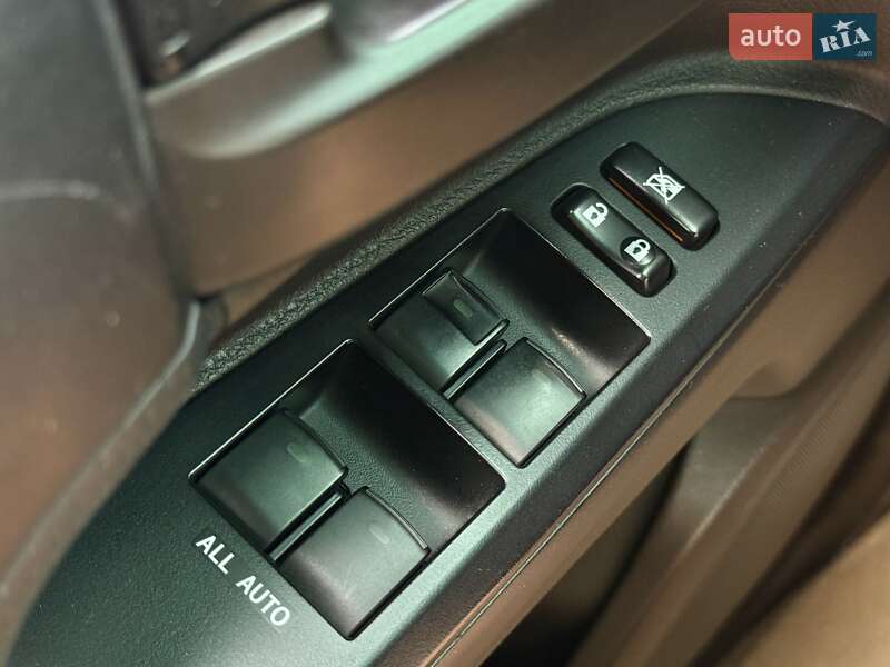 Позашляховик / Кросовер Toyota Land Cruiser 2011 в Харкові