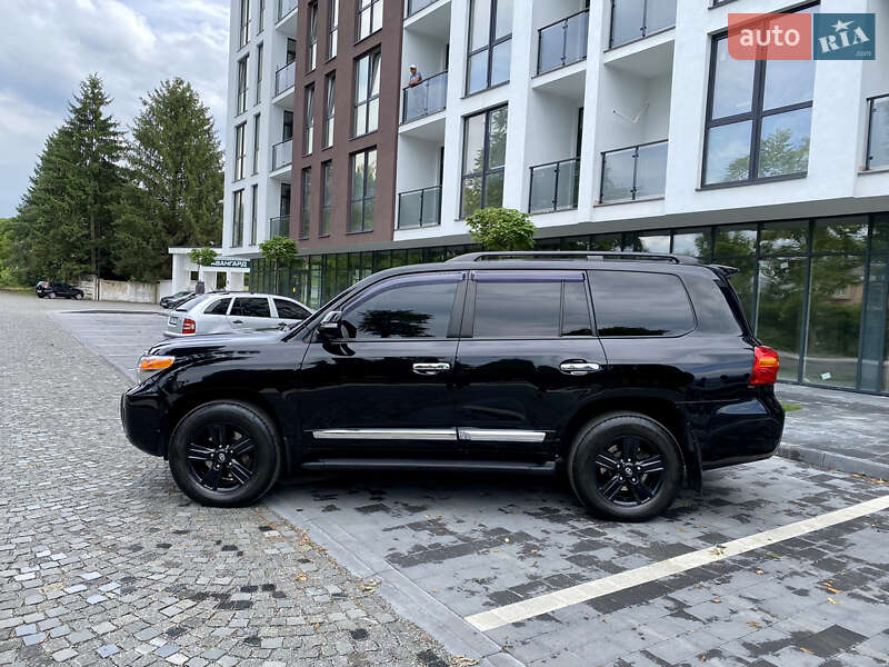Внедорожник / Кроссовер Toyota Land Cruiser 2012 в Сваляве
