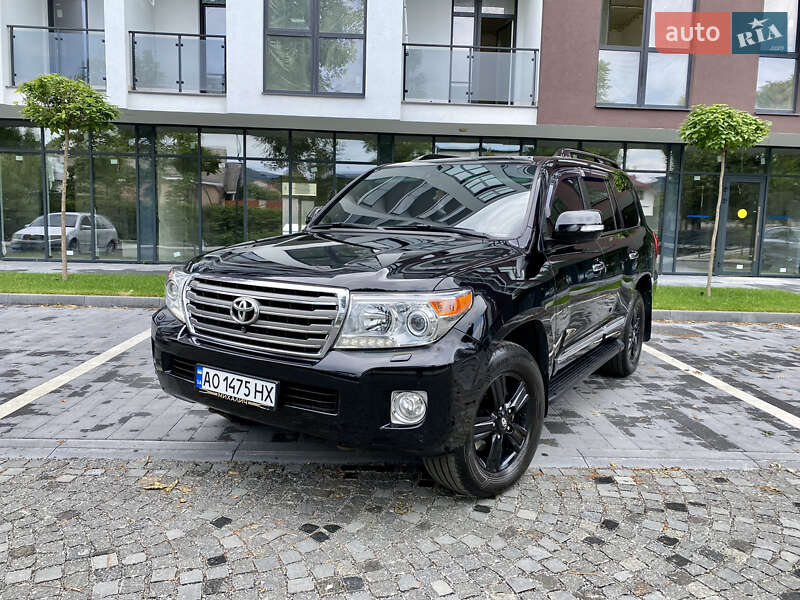 Внедорожник / Кроссовер Toyota Land Cruiser 2012 в Сваляве