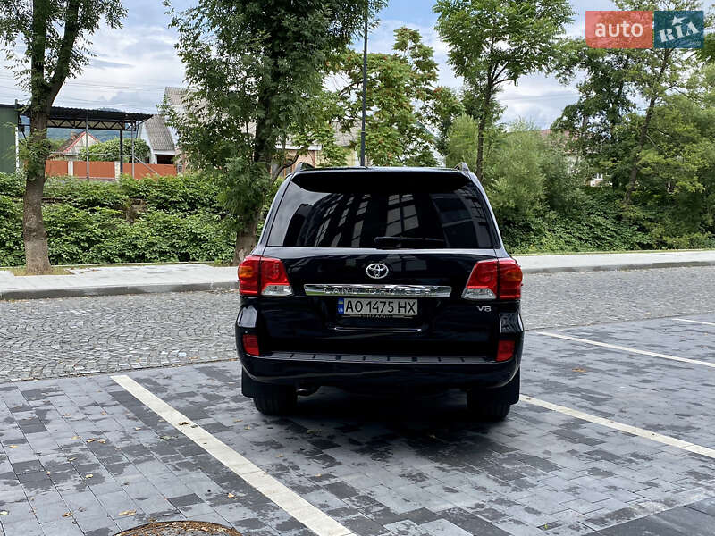 Внедорожник / Кроссовер Toyota Land Cruiser 2012 в Сваляве