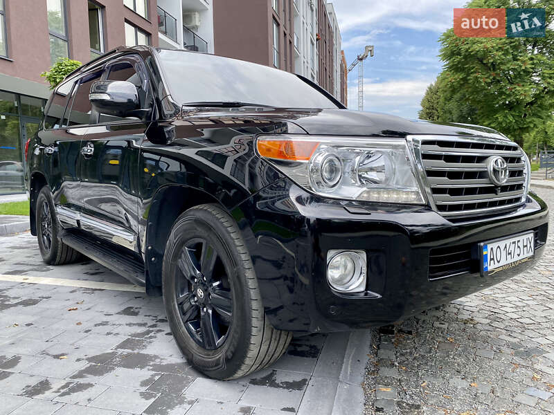 Внедорожник / Кроссовер Toyota Land Cruiser 2012 в Сваляве