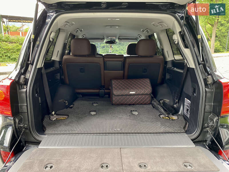 Внедорожник / Кроссовер Toyota Land Cruiser 2012 в Сваляве