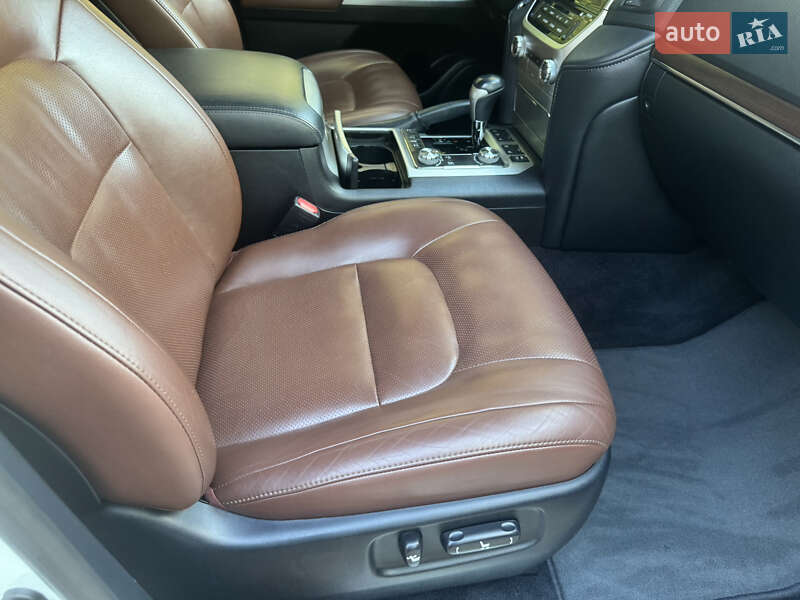 Внедорожник / Кроссовер Toyota Land Cruiser 2017 в Киеве фото 24 Внедорожник / Кроссовер Toyota Land Cruiser 2017 в Киеве