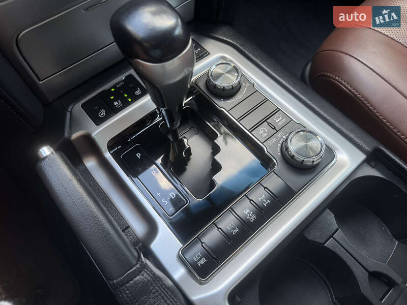 Внедорожник / Кроссовер Toyota Land Cruiser 2017 в Киеве фото 38 Внедорожник / Кроссовер Toyota Land Cruiser 2017 в Киеве