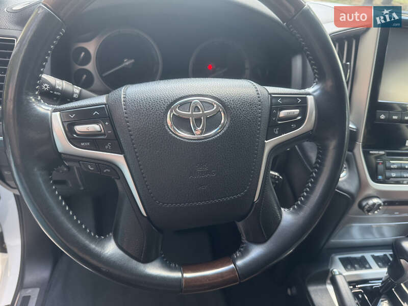 Внедорожник / Кроссовер Toyota Land Cruiser 2017 в Киеве фото 47 Внедорожник / Кроссовер Toyota Land Cruiser 2017 в Киеве