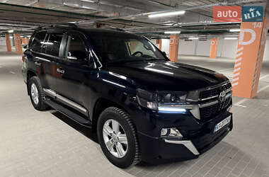 Внедорожник / Кроссовер Toyota Land Cruiser 2012 в 