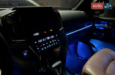 Внедорожник / Кроссовер Toyota Land Cruiser 2020 в 