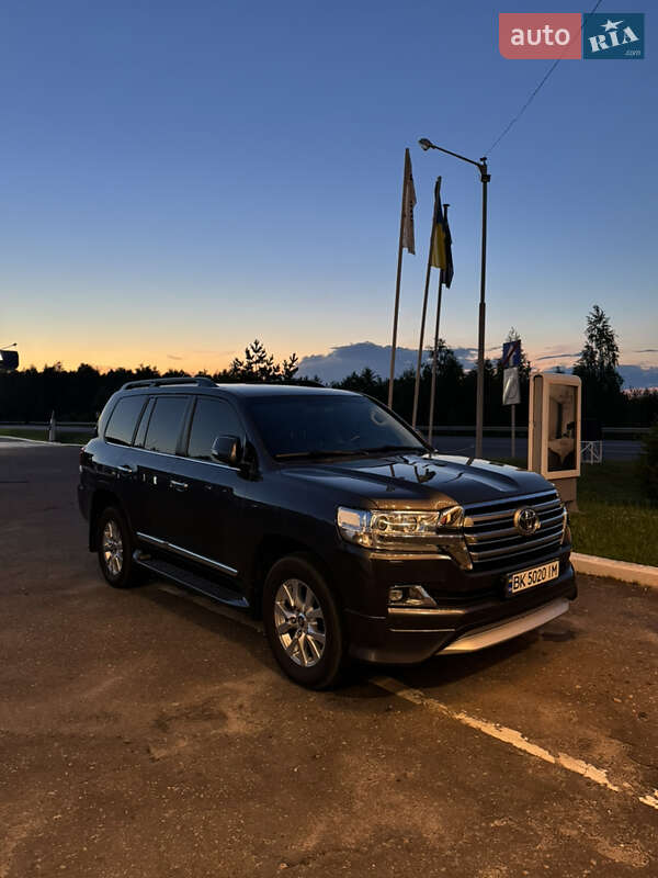 Внедорожник / Кроссовер Toyota Land Cruiser 2019 в Рокитном