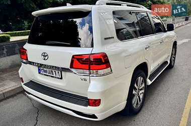 Внедорожник / Кроссовер Toyota Land Cruiser 2017 в 