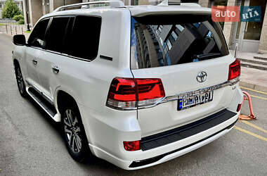 Внедорожник / Кроссовер Toyota Land Cruiser 2017 в 